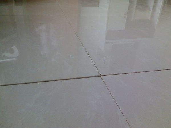 客厅与阳台地砖高低不平怎么衔接,地砖瓷砖高低不平怎么补救