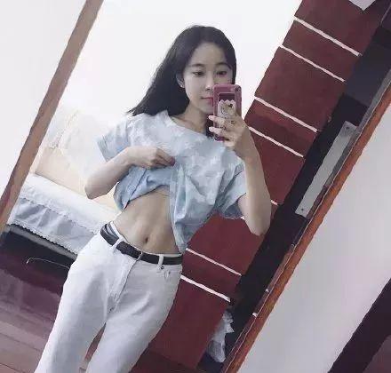 以瘦为美？最丰满女超模脱掉衣服的一瞬间，网友：我养你....
