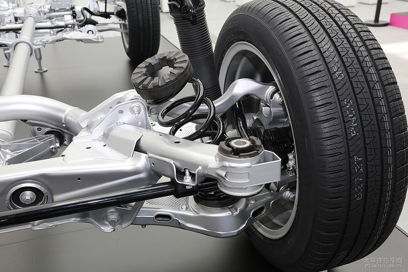 全新揽胜极光越野表现,全新一代路虎揽胜极光车评