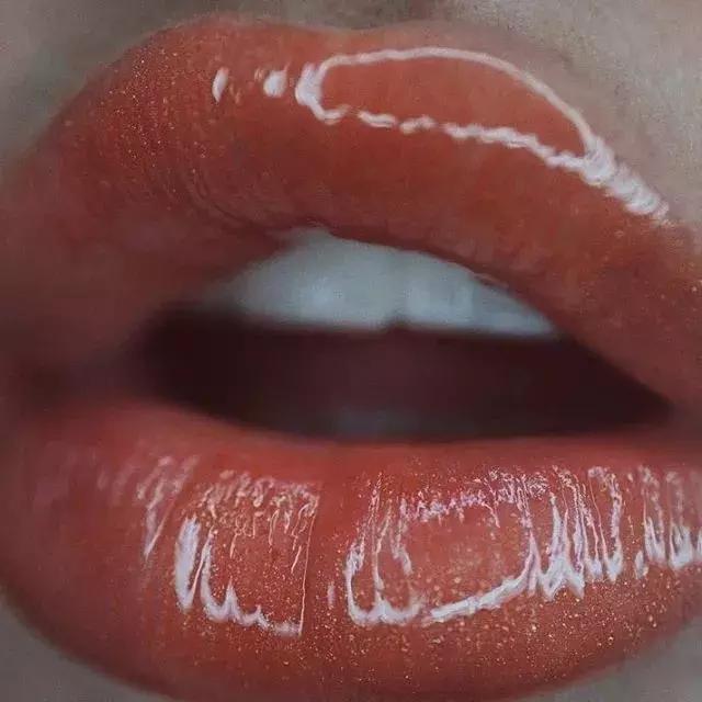 泫雅为什么要丰唇,泫雅太红了怎么办