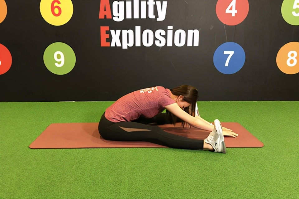 「铁腿」怎么办？5个伸展动作快学会！对付「铁腿」超有效