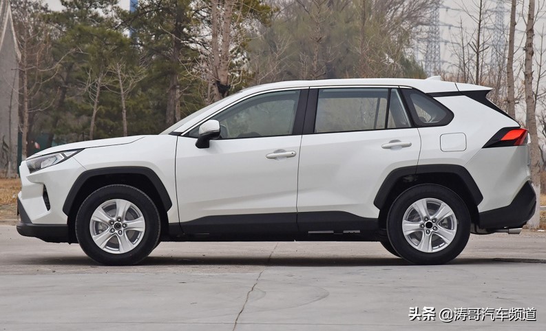 crv和荣放rav4越野比赛,丰田rav4荣放与本田crv哪个更省油