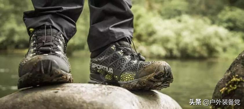 脏兮兮的旅游鞋,徒步鞋爬山脏了怎么清洗