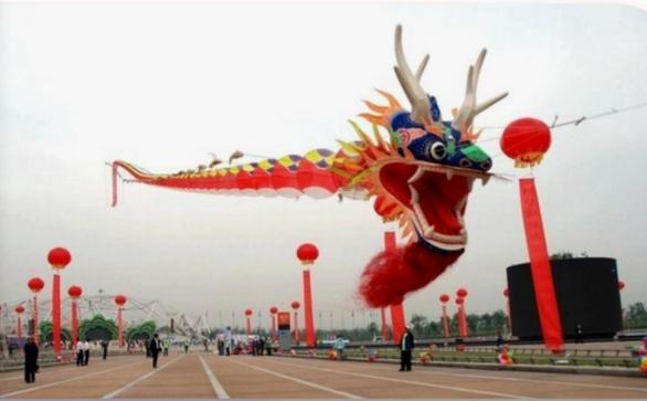 风筝是自由的还是不自由的,风筝在空中飞舞那是春天的什么