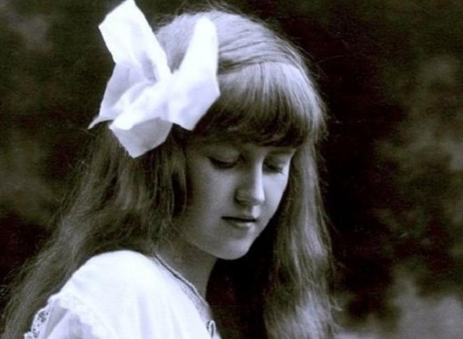 美国第一宅女继承34亿财产，将自己锁在公寓80年，一生只爱洋娃娃