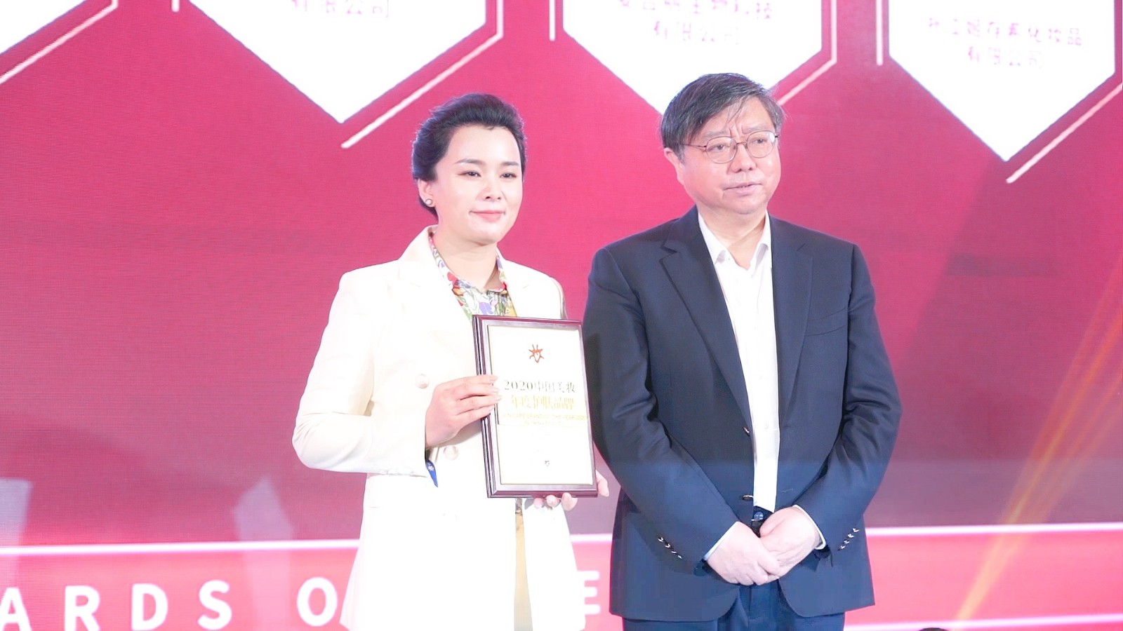 朵拉朵尚斩获2021中国美妆年度大奖“年度护肤品牌”