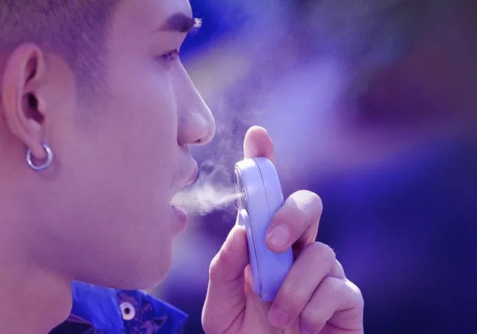 连同事都抢着试的高颜值口喷，用完嘴巴好清新，哈气都是香的