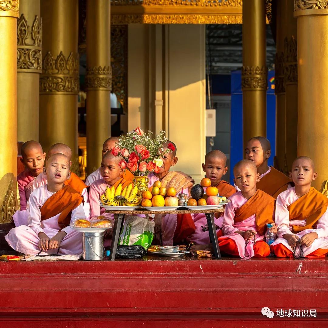 仰光大金塔金碧光辉,缅甸大金塔贴金