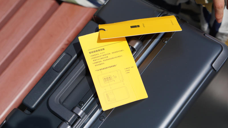 粗铝框设计，TSA密码锁，地平线8号行李箱，出差旅行好伙伴