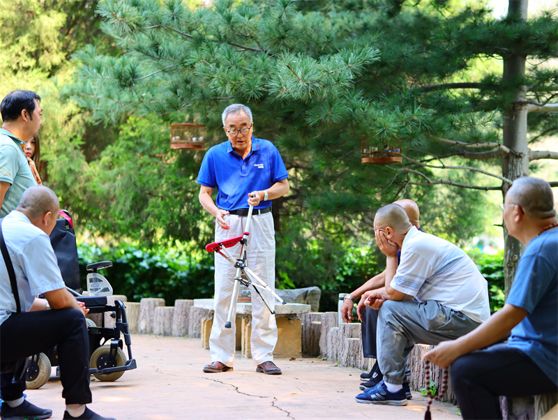 折叠手杖凳的创新点是什么,和美德第二代折叠手杖凳价格