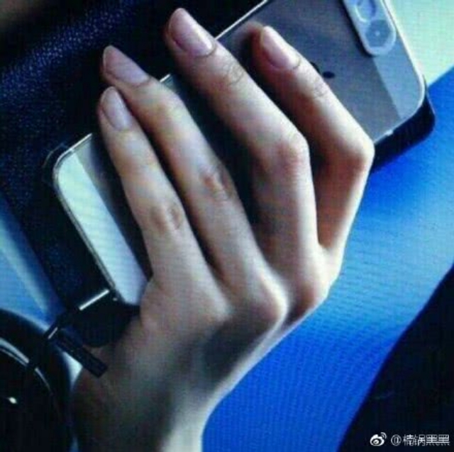 除了腹肌和人鱼线，他的这个举动更让粉丝疯狂？