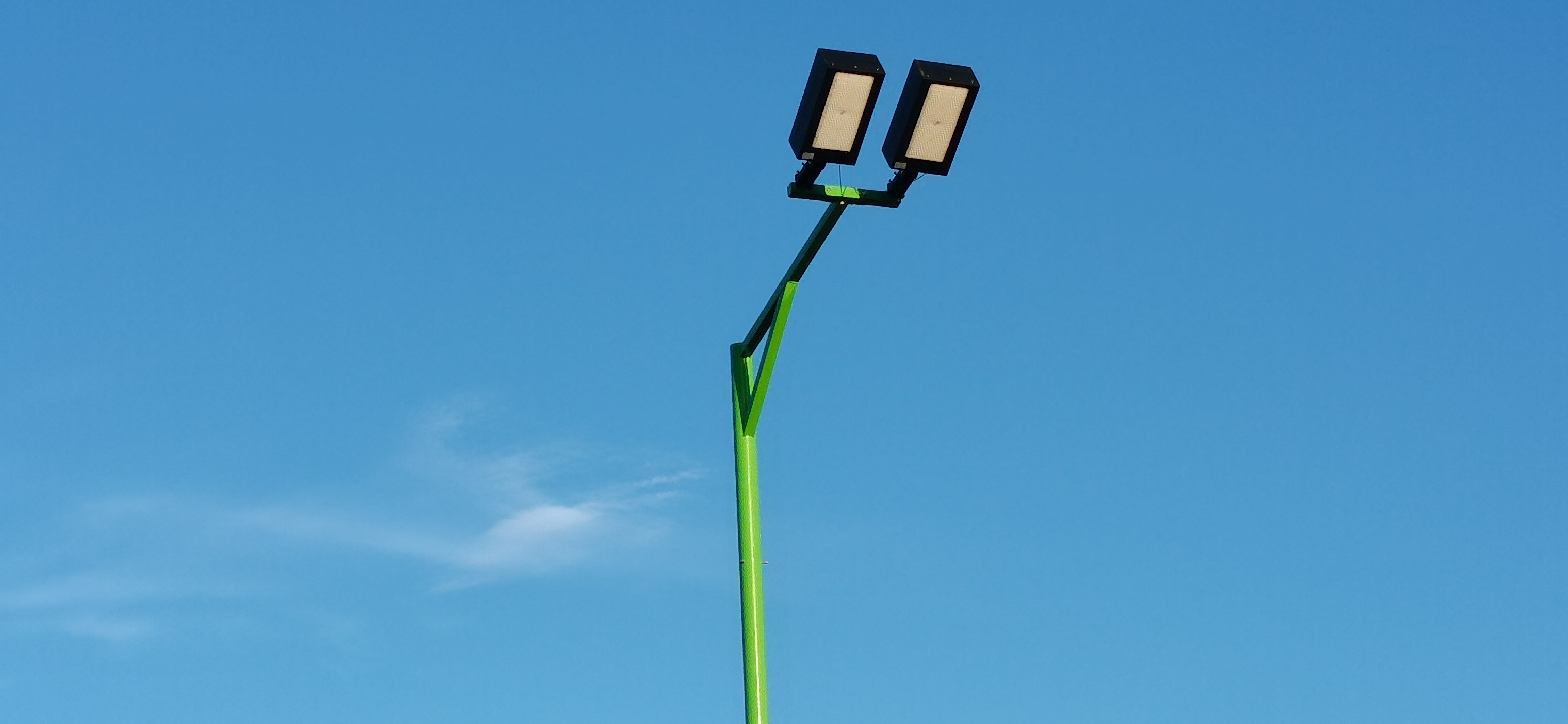 在深圳，惟亚蒂又一天台篮球场灯光项目顺利完工，球友：大大的赞