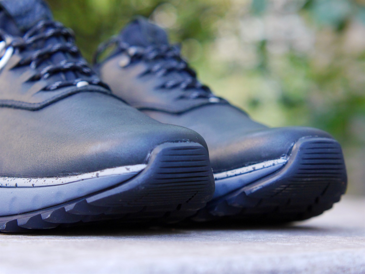 小米入侵皮鞋市场，商场实体店几千元的真皮皮鞋它只卖369