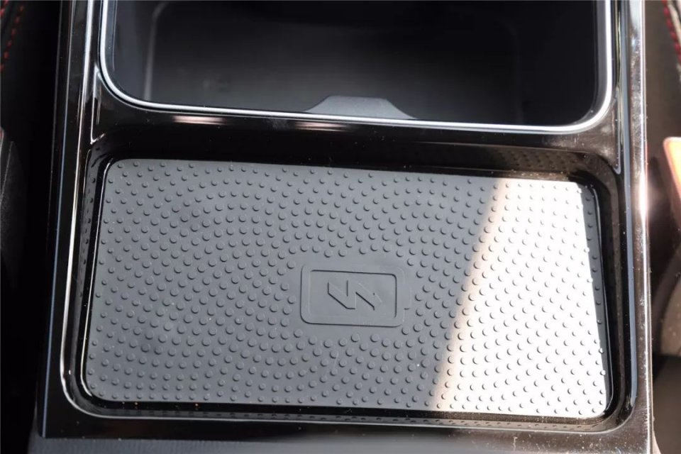 带着全家人一起房车自驾游,大通g50手动挡低配试驾视频