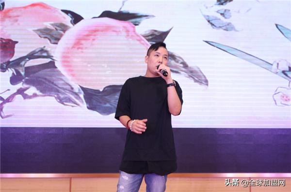 永立群峰之巅全球加盟网15周年庆典激励奋进