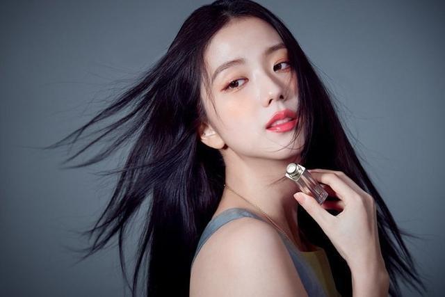 blackpinkjisoo门面图,当blackpink看到jisoo的广告