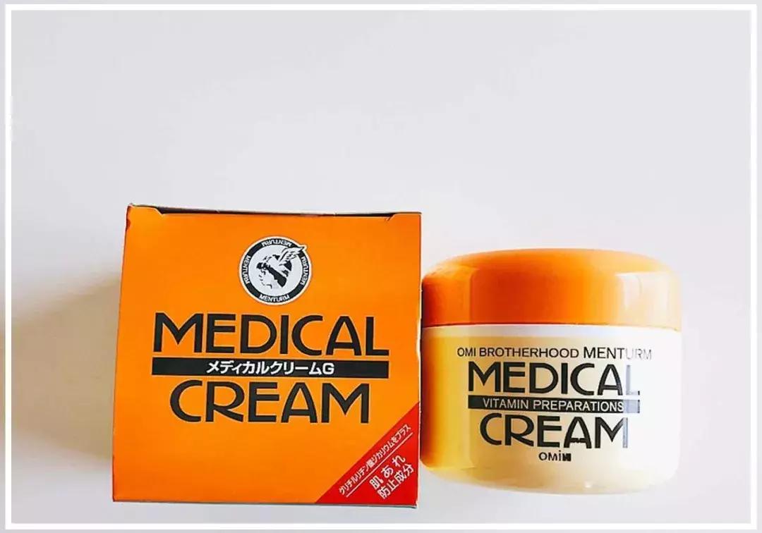 女大学生脚部异味难忍，在寝室羞于脱鞋！