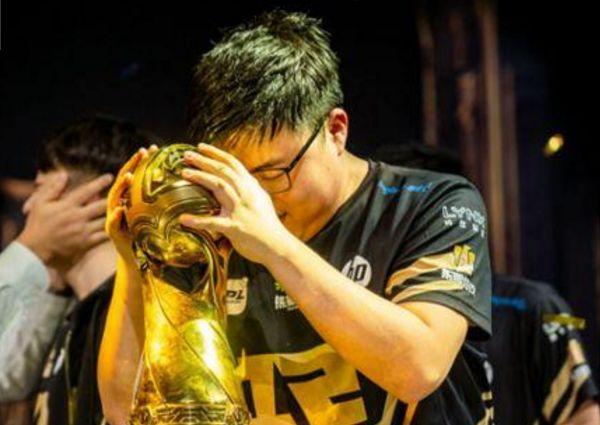 lwx选vn冠军皮肤为什么会被喷,lwxvn冠军皮肤摇花手