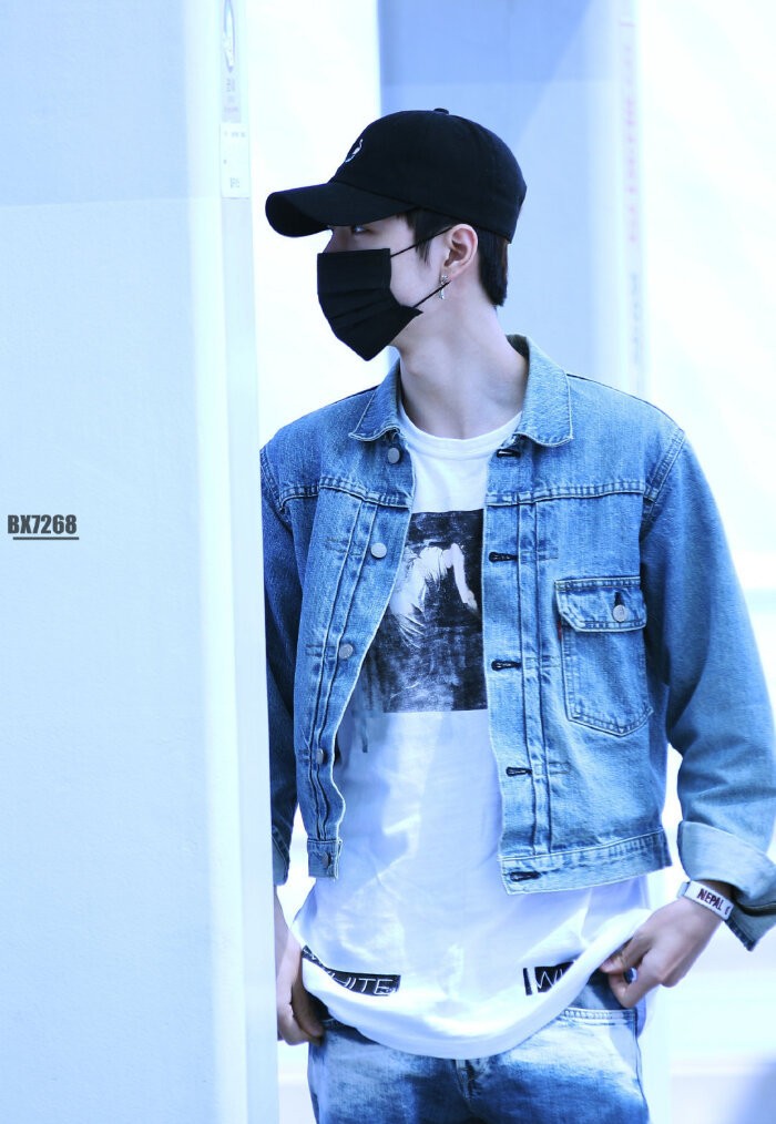 王一博今日穿搭,王一博穿搭从放荡不羁到温婉居家