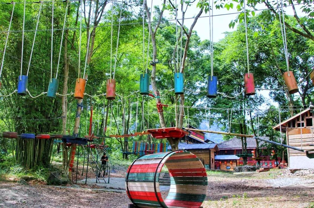 飞拉达攀岩溜索丛林溯溪地心探洞,清远飞拉达丛林探险