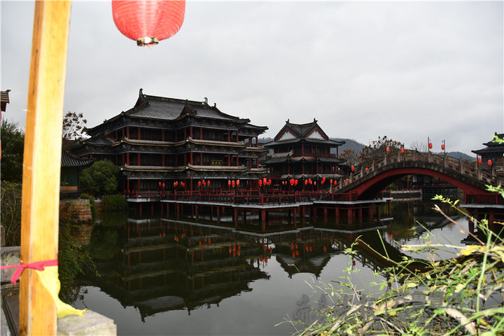 横店影视城夏季拍戏,横店剧组影视寒冬