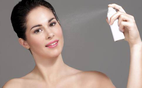 夏天脸部出油小妙招,夏天脸上出油怎么护肤