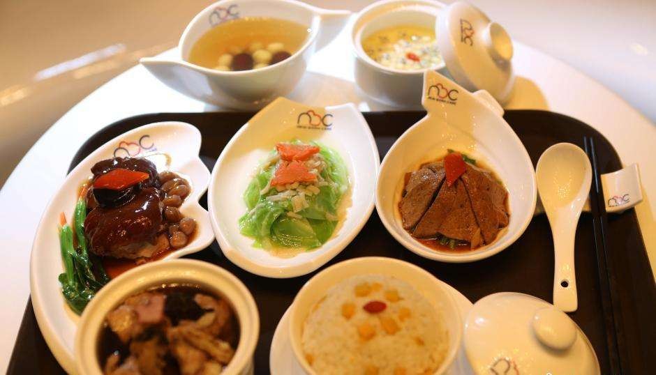 坐月子时期产妇饮食要关注哪些,产妇坐月子饮食上要关注什么