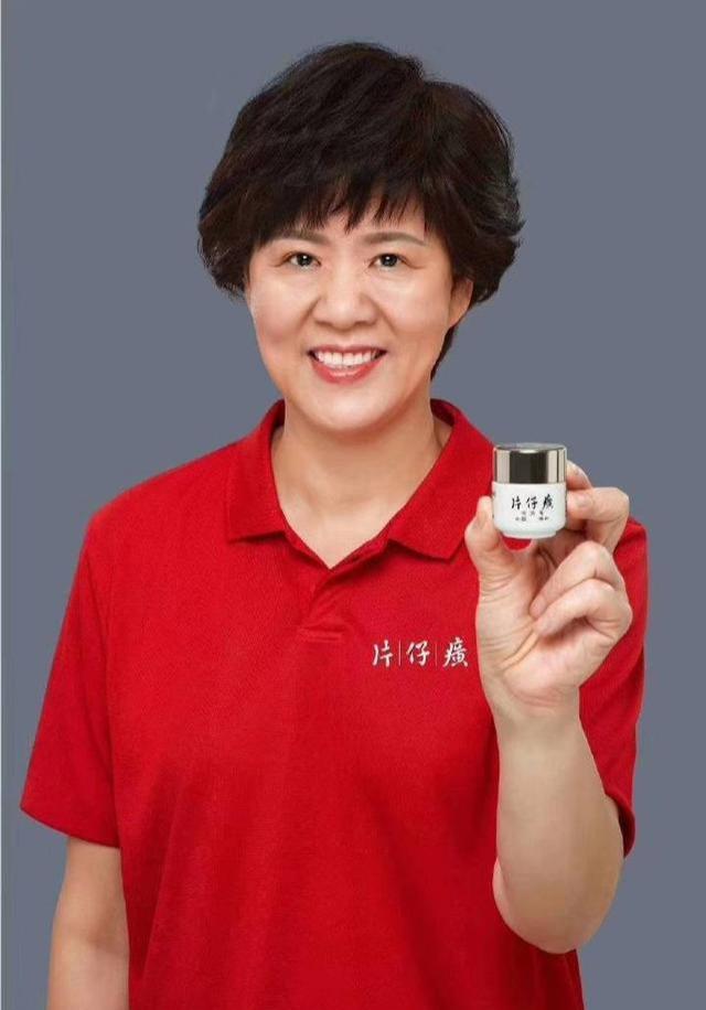 84岁却有20岁皮肤，被称时尚圈“老妖精”，“不老秘诀”透露出来