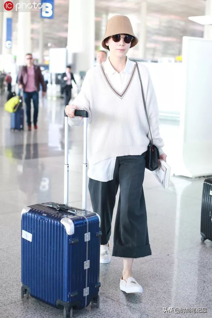 爆款撞色慵懒风毛衣穿搭,毛衣衬衫外套长款慵懒风穿搭