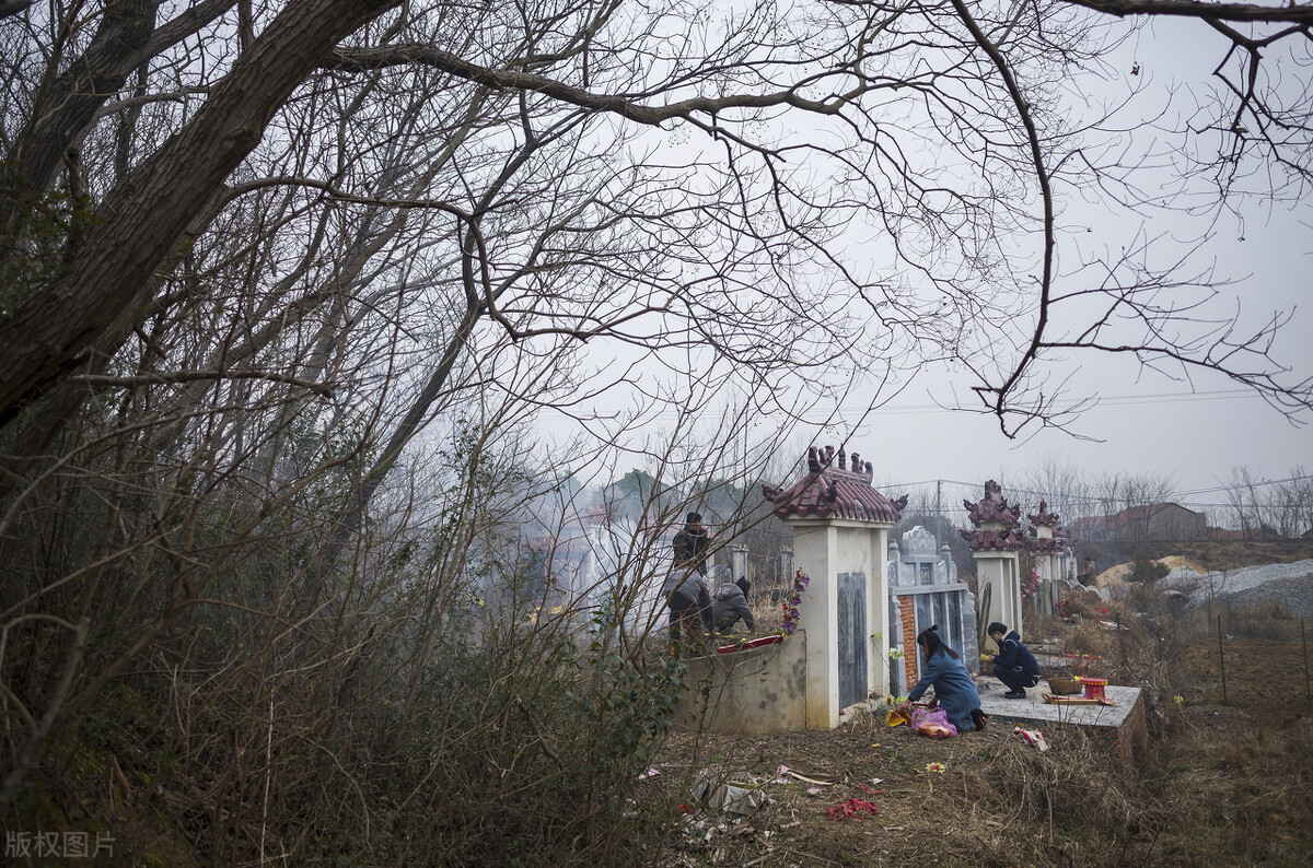 有坟无头子孙穷是什么意思,坟无头子孙穷