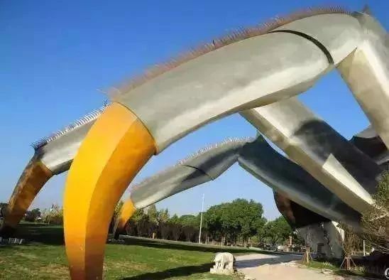 许家印120亿打造莲花形足球场,许家印恒大足球专业足球场