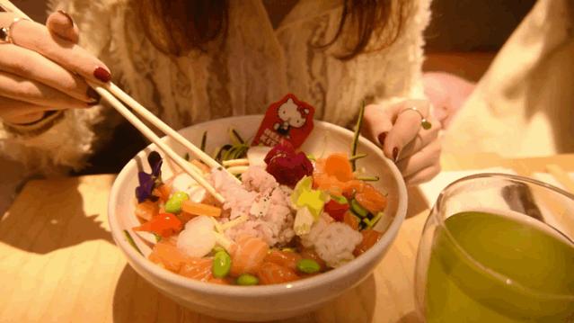 hellokitty鎺㈠簵绌胯。,hellokitty鑻卞浗浼︽暒閮婂灏忛晣