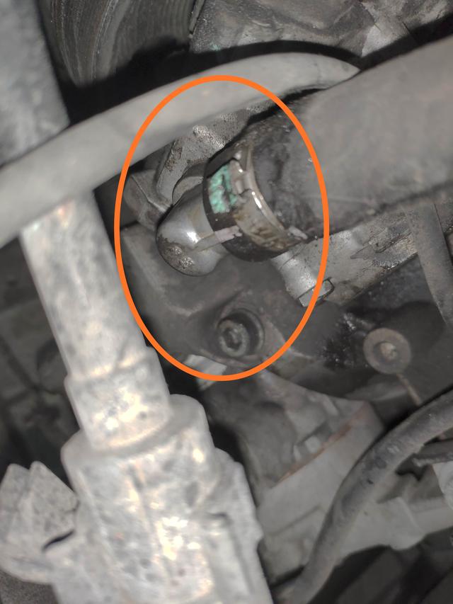 奥迪助力泵异响怎么解决,18年奥迪a4方向助力失效