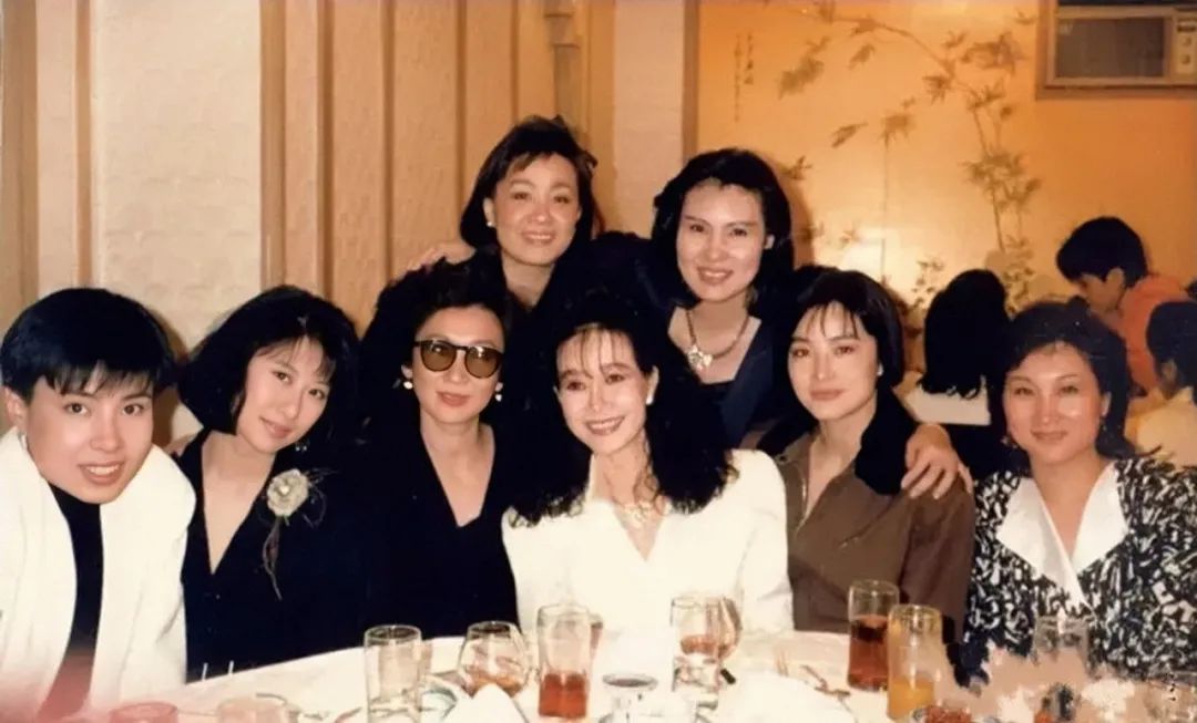 穿三百万皮草的香江富贵花，前半生让人羡慕，后半生却惨遭唾骂？