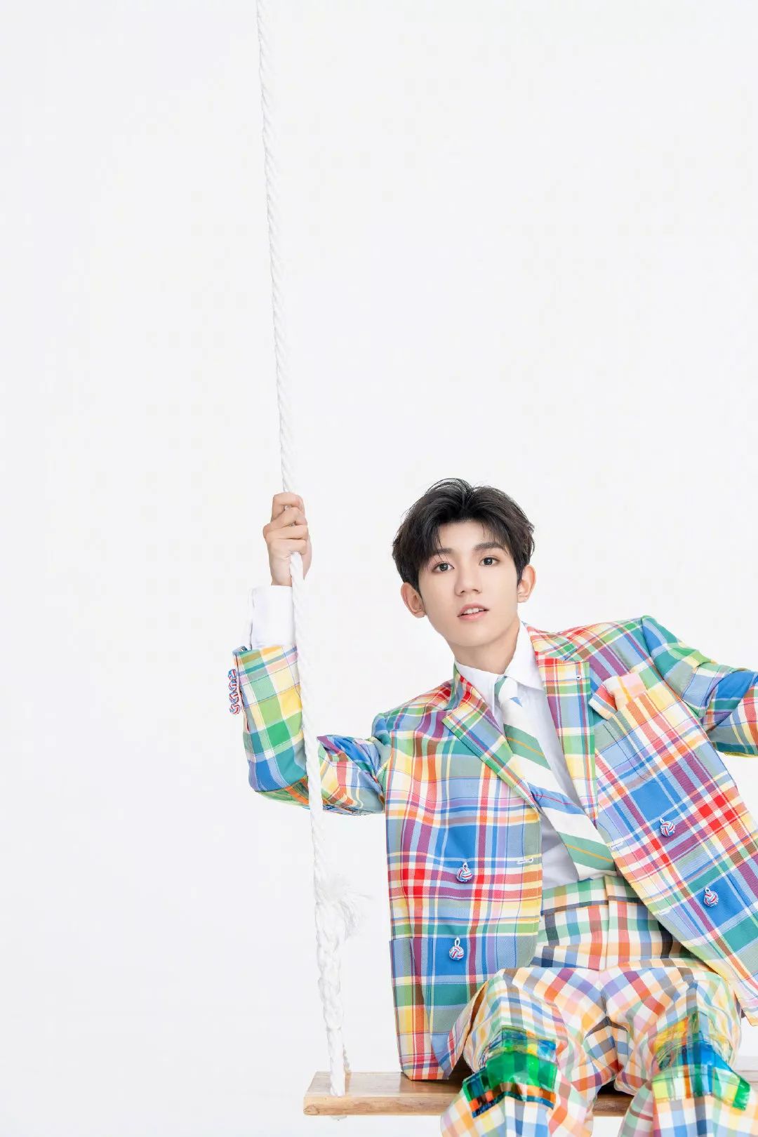 王源穿蓝色的西装图,王源穿黑色西装图片