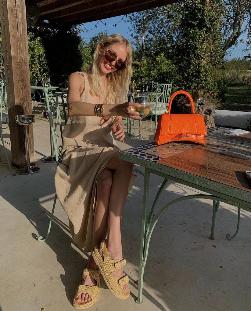 时尚玩转色彩让你轻松穿搭不出错 (100例经典色彩搭配穿搭)