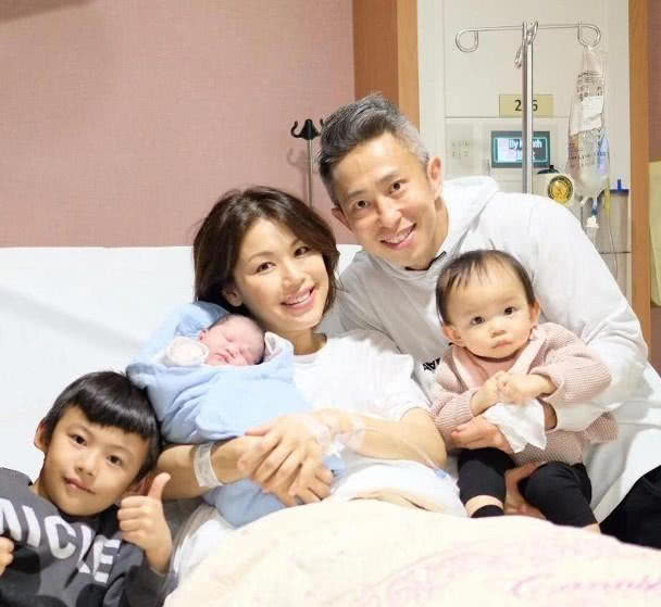 赵丽颖顺利产子送祝福的明星,赵丽颖产子后现状