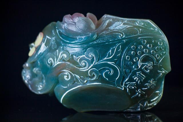 一块纯天然玛瑙石,一块玛瑙做的玉