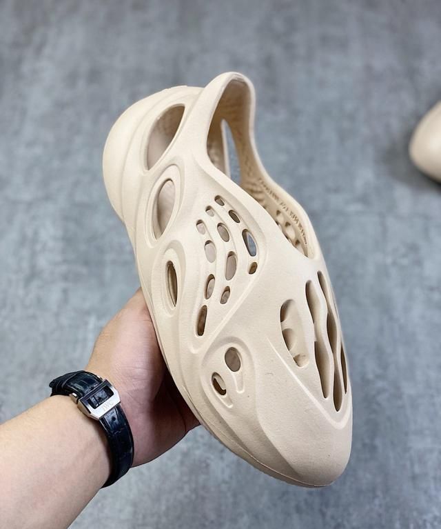 什么品牌拖鞋最好穿又耐穿,什么品牌的儿童拖鞋质量好