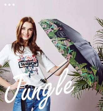 这把小黑伞3折卖89元一把，却有施华洛世奇水晶伞扣，太嚣张了吧