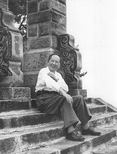 县长陪毛主席游览寺庙，方丈认出县长却没认出毛主席