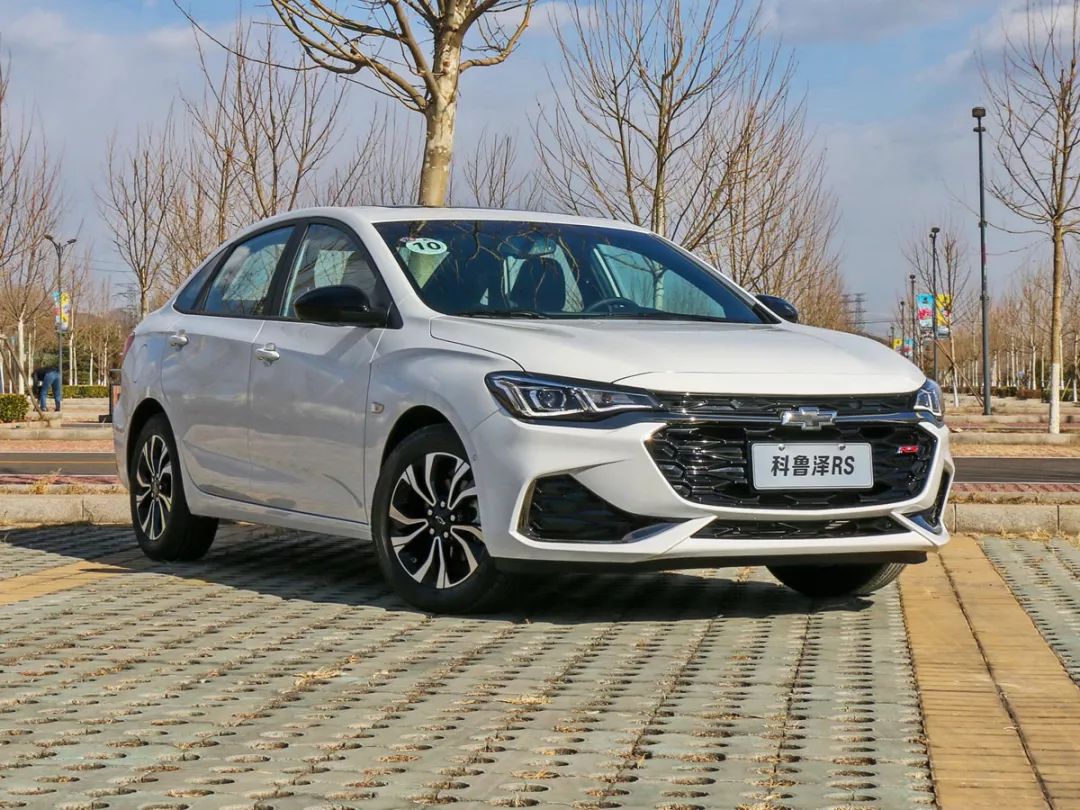 荣威i5到店调查：6.89万起，上市首月销量过万，一年后怎样了？