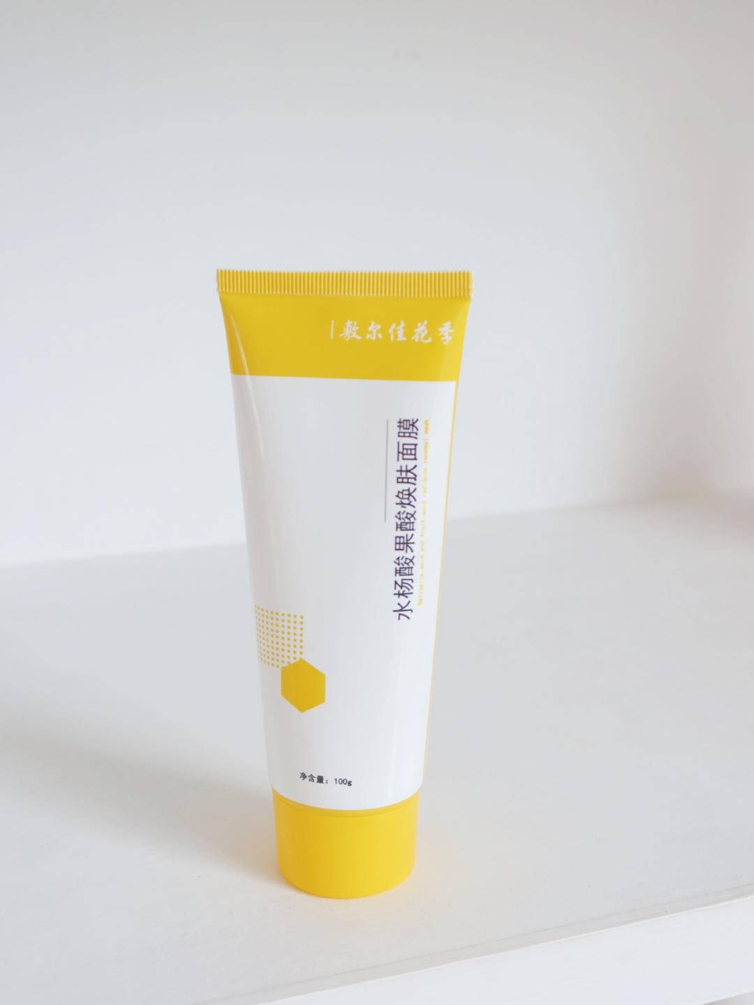 脸上有个光滑不痛不痒的小疙瘩,脸上皮肤粗糙长疙瘩是怎么回事