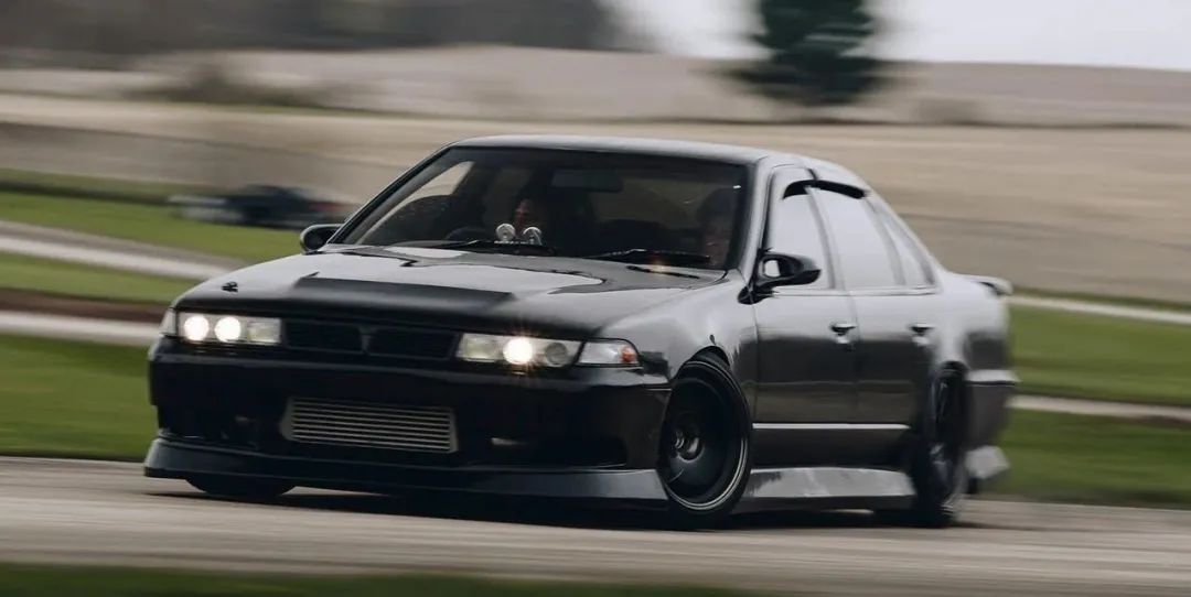 4年时间小伙轻松拿下百万奔驰，5万入手翼神怎么玩最有气质