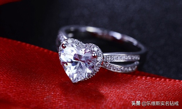 为什么婚戒大家都买铂金的,结婚戒指怎么选铂金