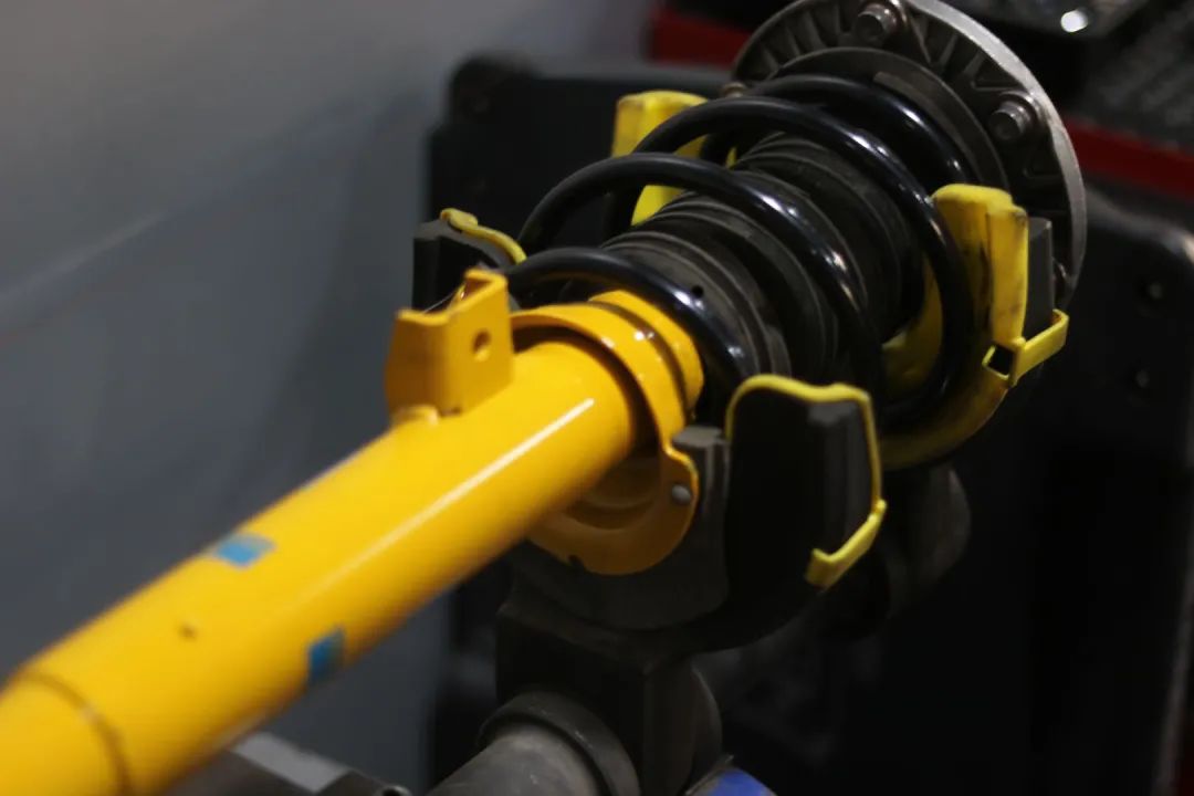 怪兽改造跑车视频,宝马f20120改装