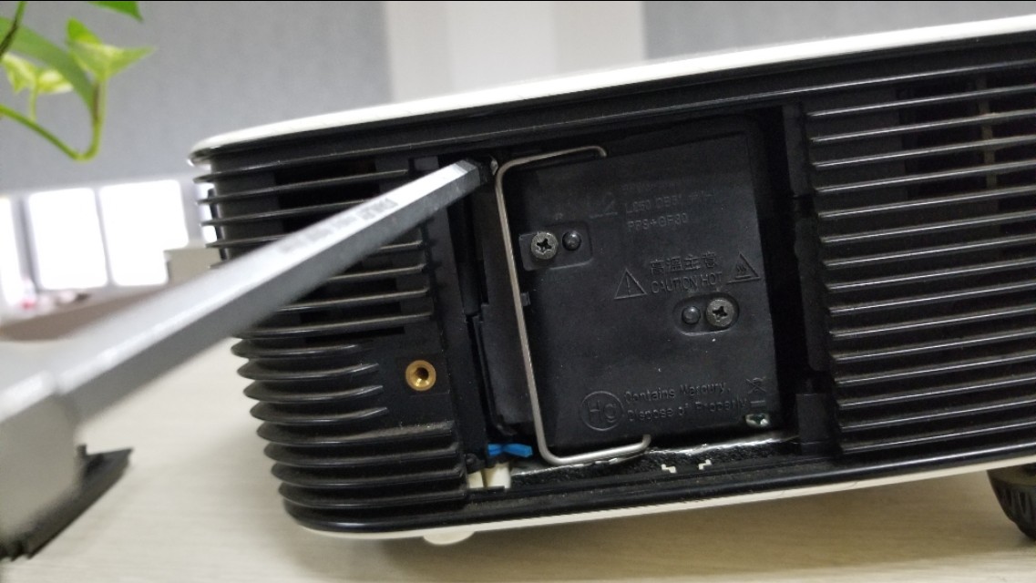 三星投影仪点不亮怎么回事,三星便携投影仪不清晰