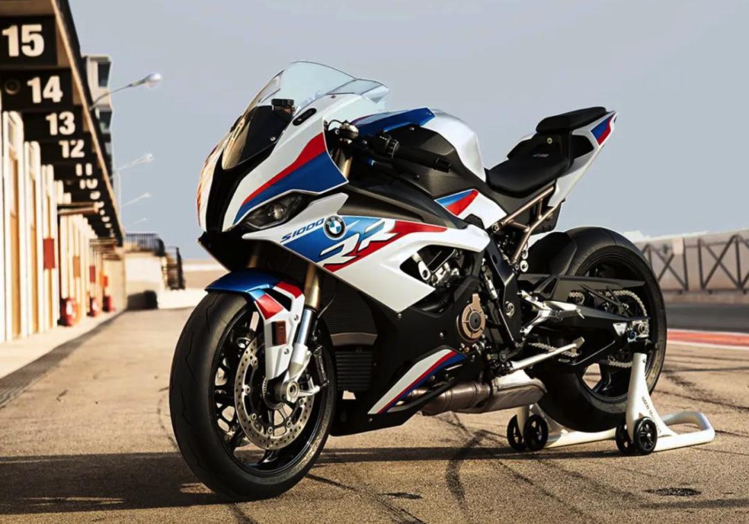 6万多的宝马s1000rr,23款宝马1系4缸2.0t落地价
