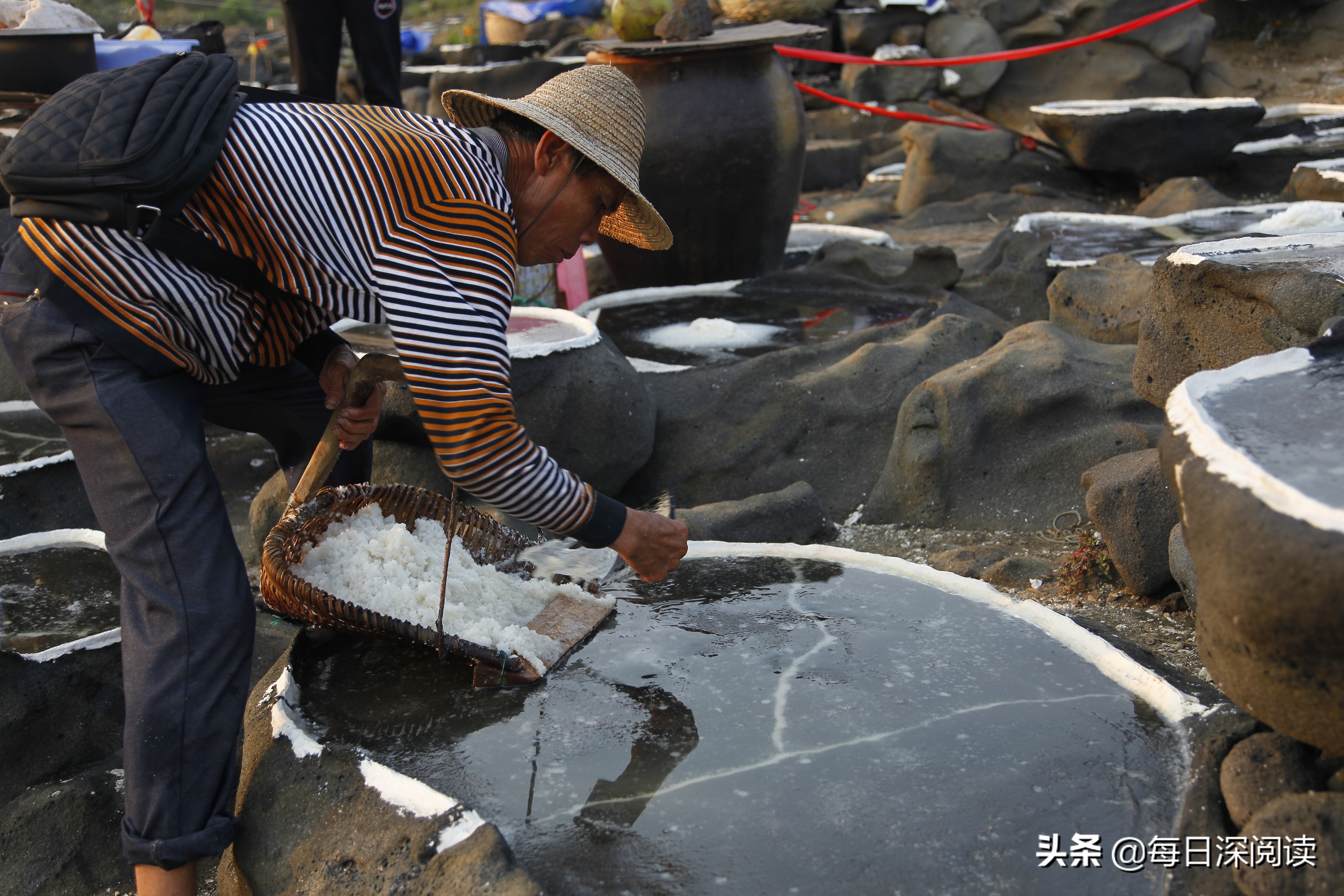 海南千年古盐田先民制盐活化石,千年古盐田晒盐全过程