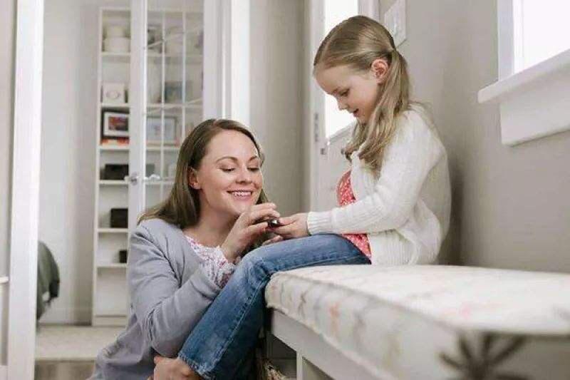 孩子拿家里的钱该怎么管教,面对孩子把钱送给小朋友怎么办